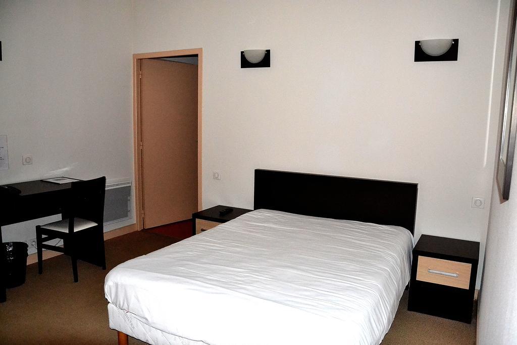 Hotel Les Bénédictins Limoges Habitación foto