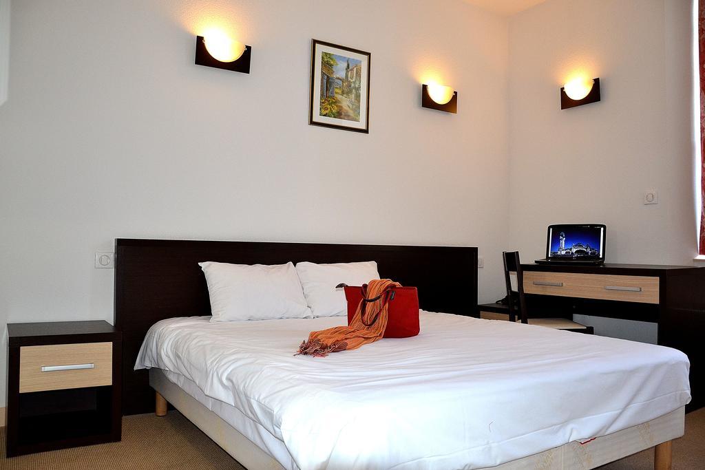 Hotel Les Bénédictins Limoges Habitación foto